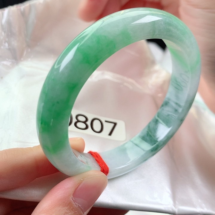 翡翠未镶嵌手镯57有瑕