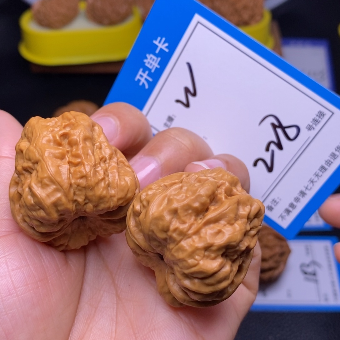 文玩核桃把件37四开背蛤蟆头228