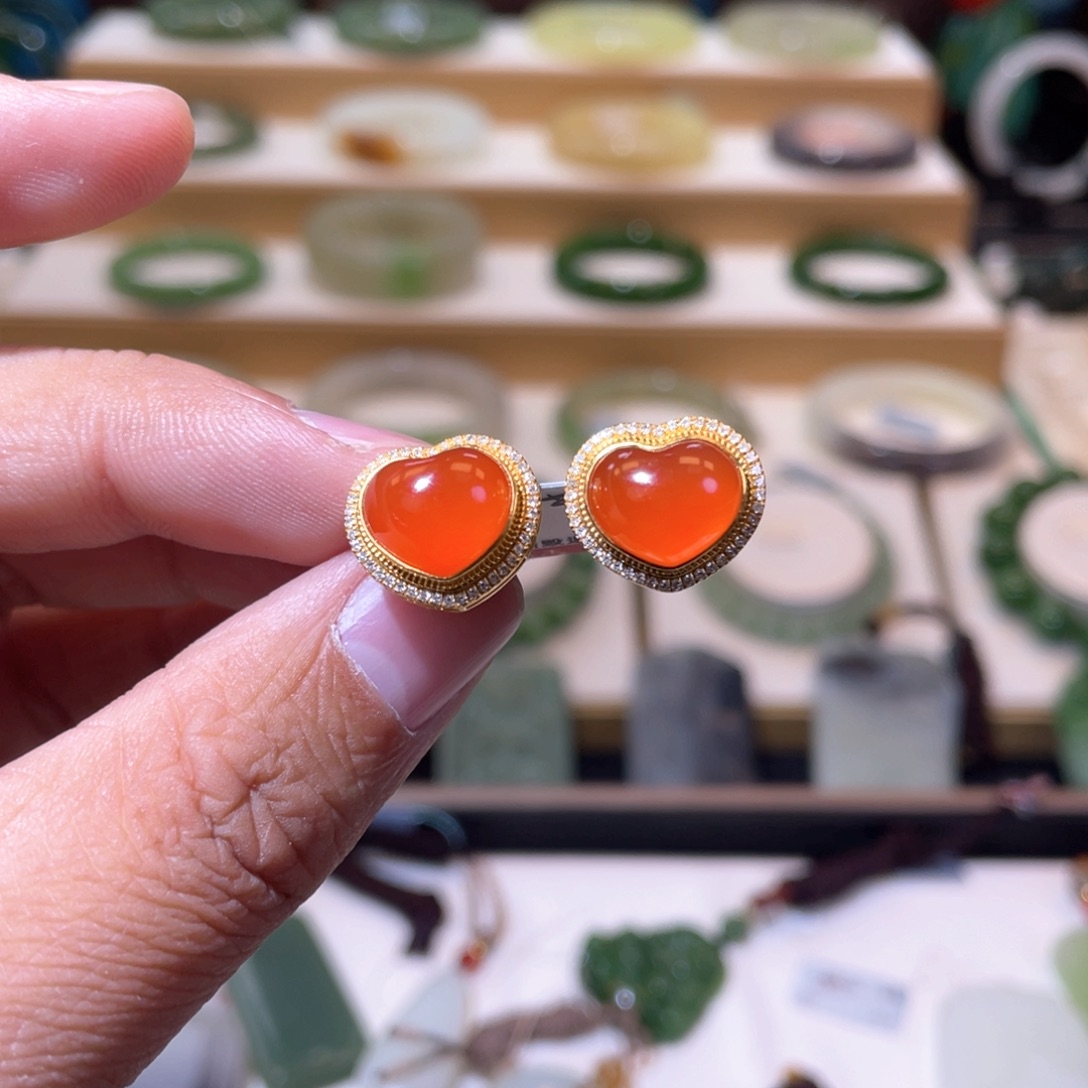 南红玛瑙收藏级冰红耳饰18K金镶嵌