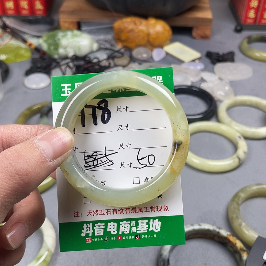 蛇纹石玉手镯未镶嵌