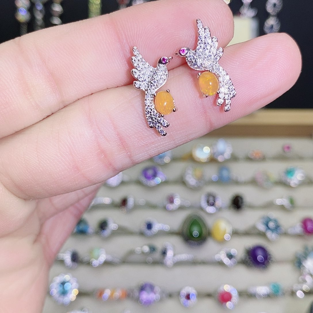 未镶嵌欧泊珠宝奇石