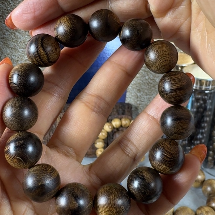 沉香手串江**旧白棋虎纹瘤