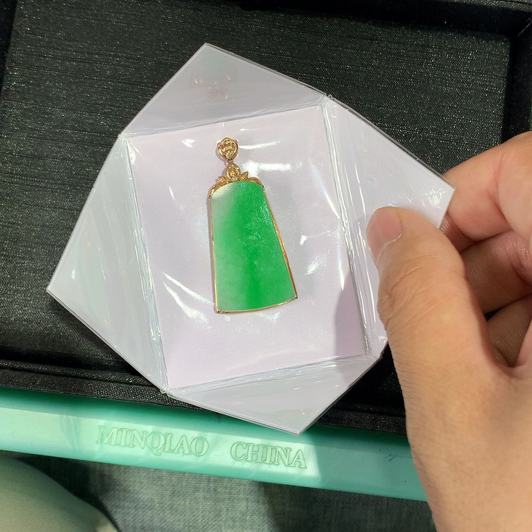 翡翠吊坠(赠链)18K金镶嵌