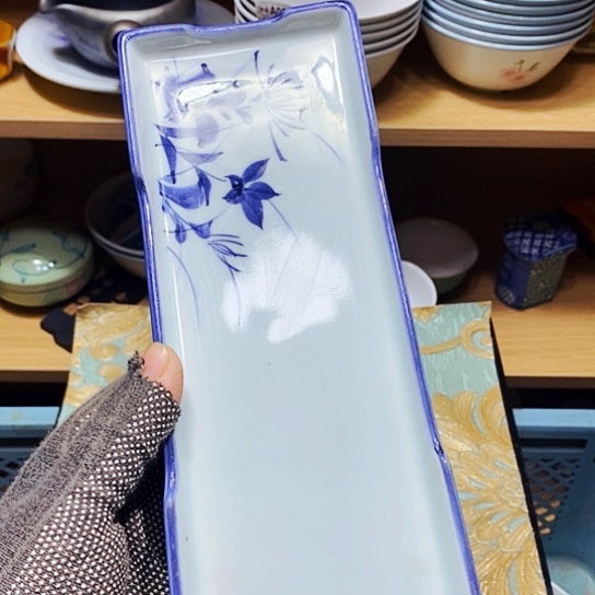 瓷片鑫年快乐。万事如意