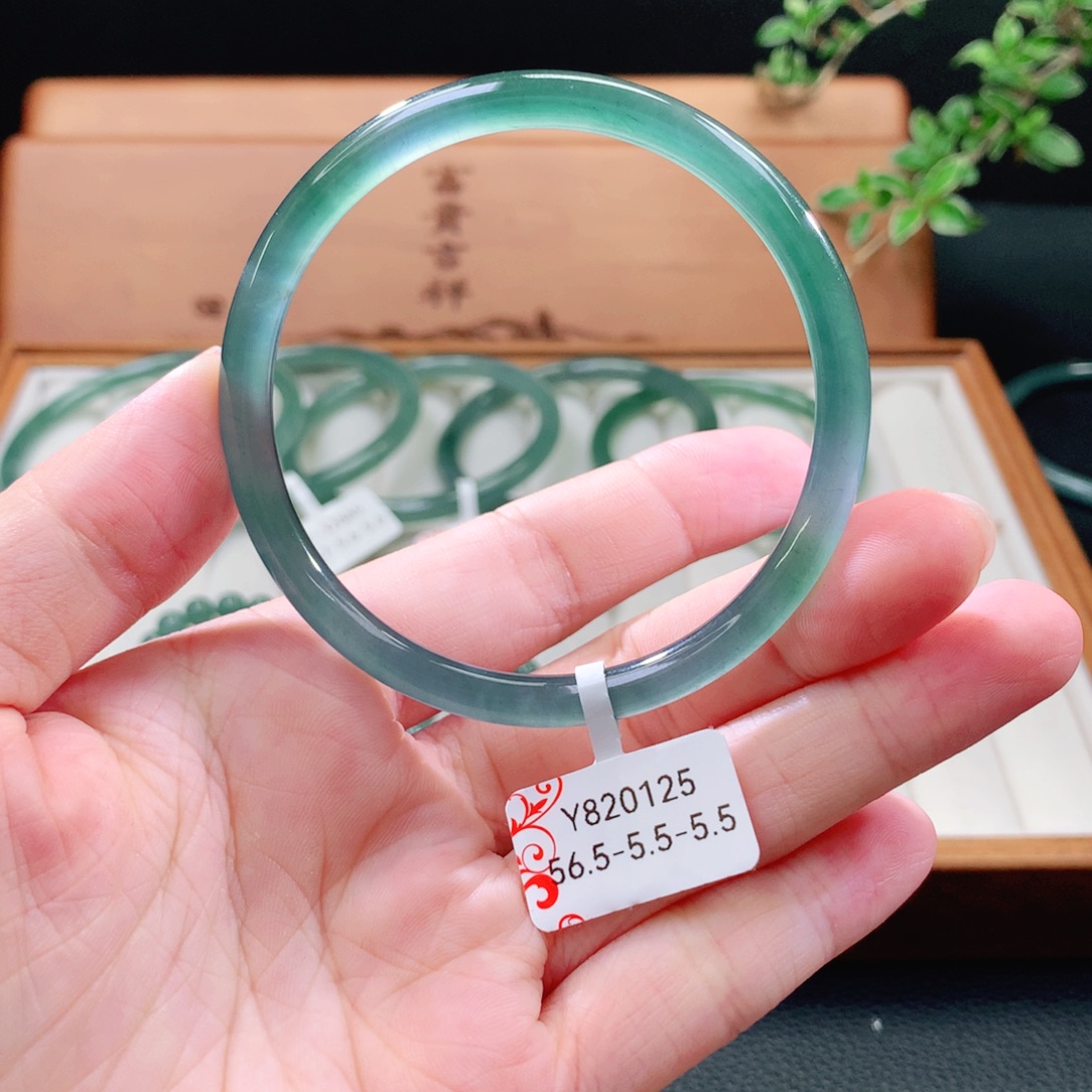 未镶嵌手镯（圆镯）翡翠