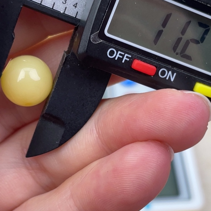 蜜蜡未镶嵌裸石微瑕748