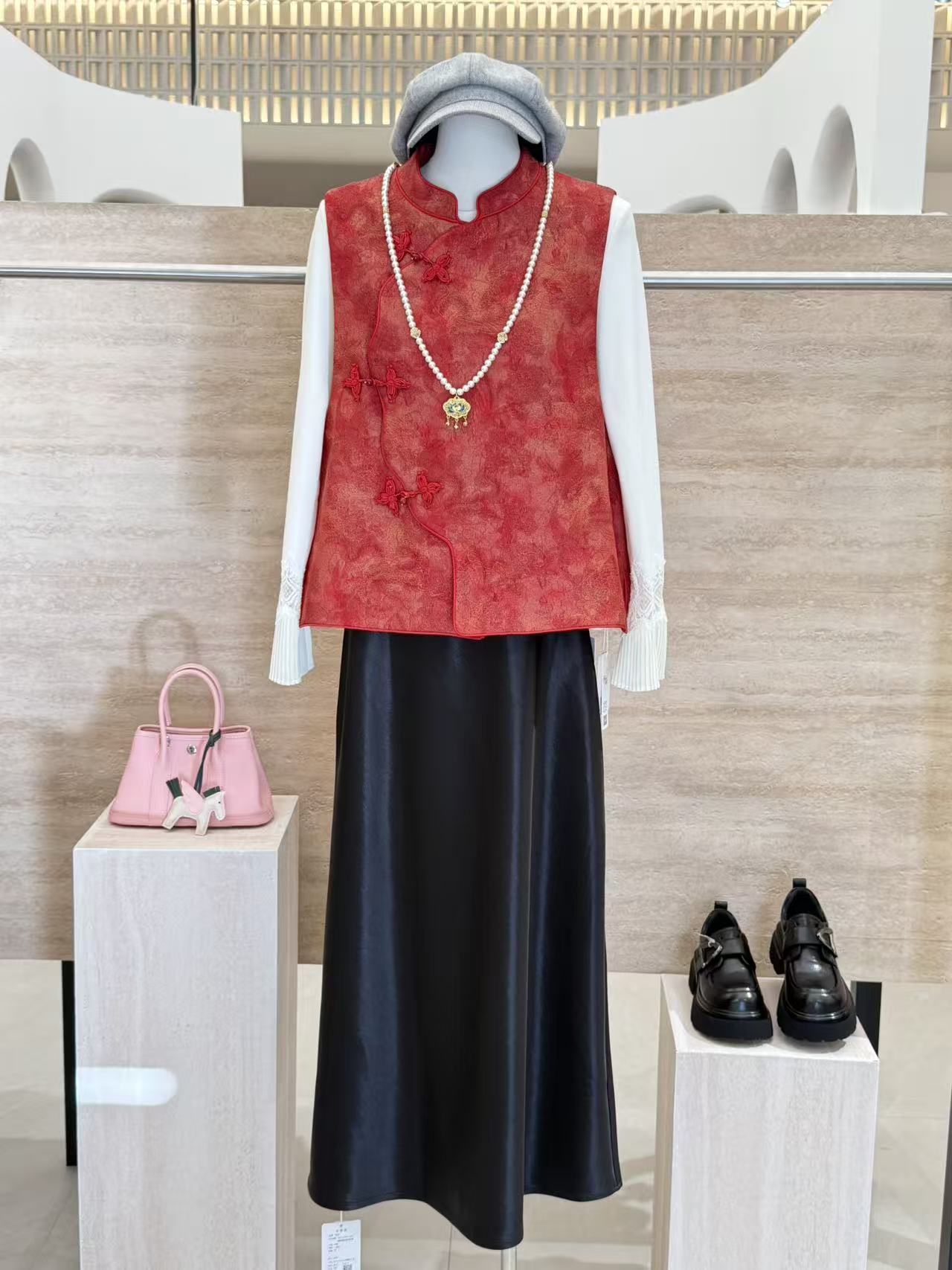 9226轩尚女装“枫叶扣斜襟提花马甲”