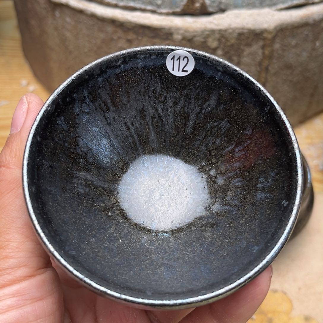 茶盏义兴龙窑坚持真柴烧落灰烧