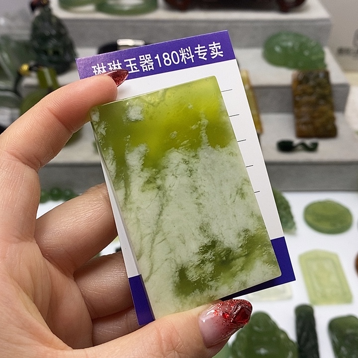 蛇纹石玉挂件未镶嵌