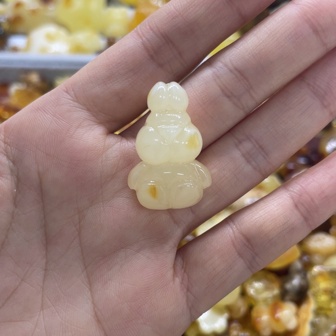 琥珀裸石未镶嵌3.1克兔子