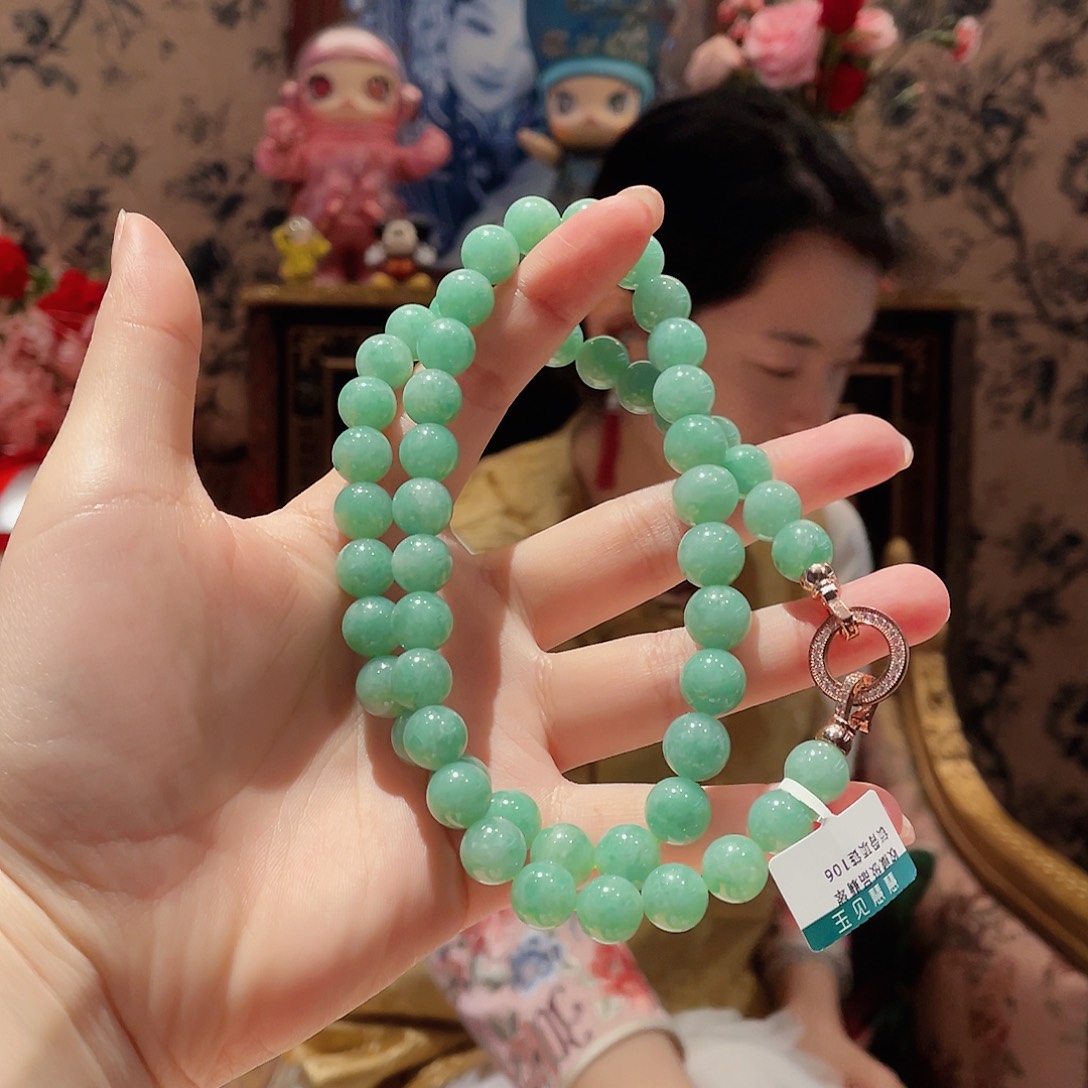翡翠颈饰未镶嵌颈饰