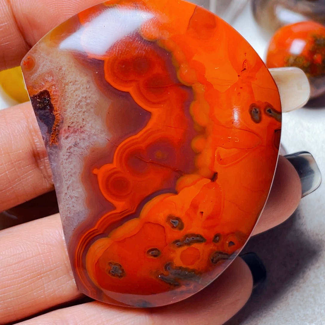 未镶嵌颈饰玛瑙/玉髓云*