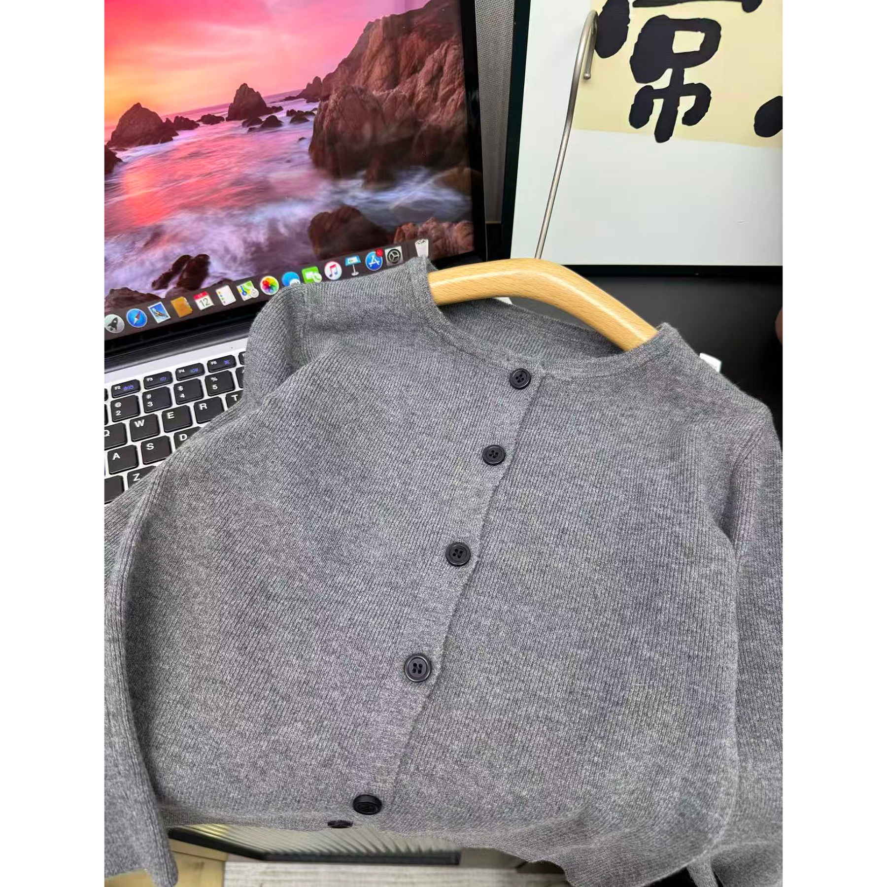 灰色百搭秋款开衫