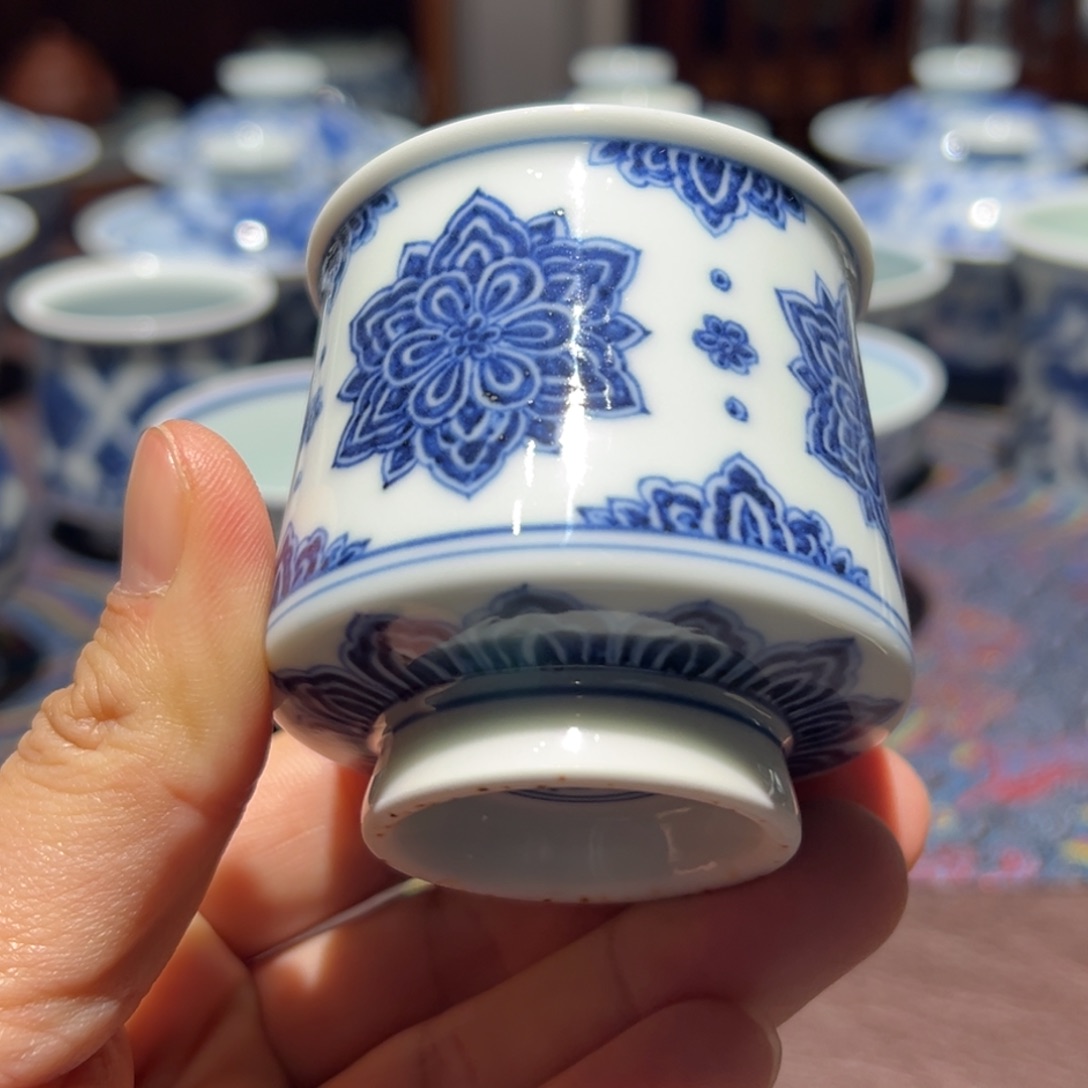 杯青花四面宝相花品茗杯口径约5.8厘米