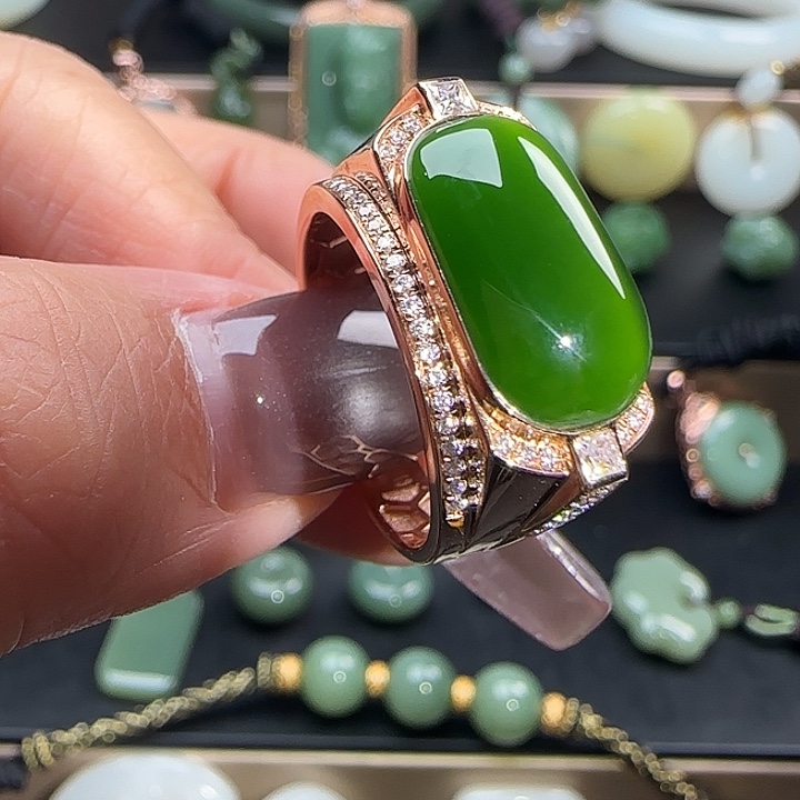 颈饰18K金镶嵌和田玉