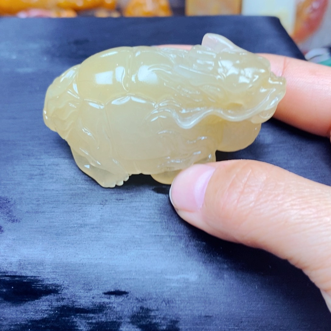 石英质玉（黄龙玉）颈饰未镶嵌