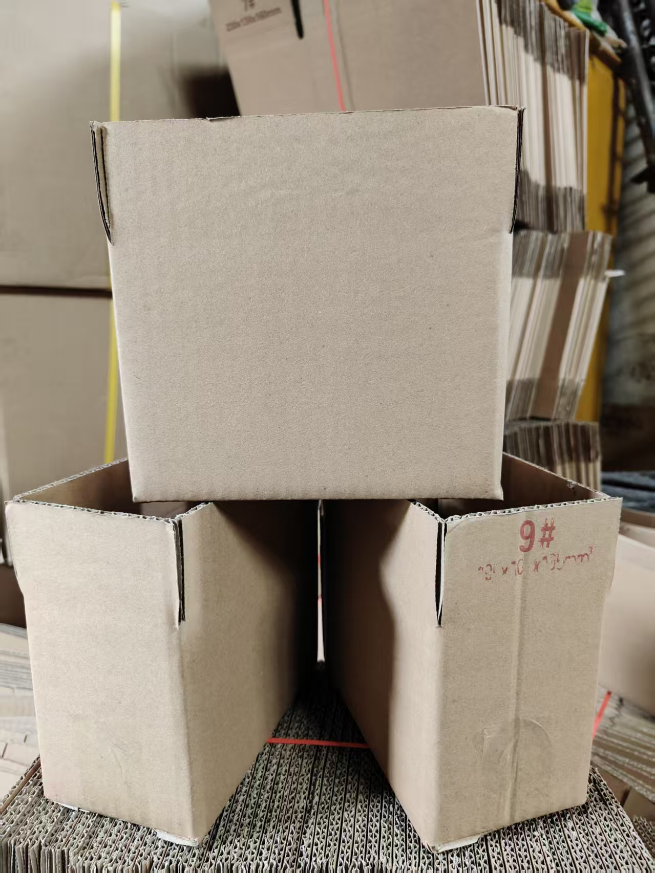 家用杂物硬壳纸箱