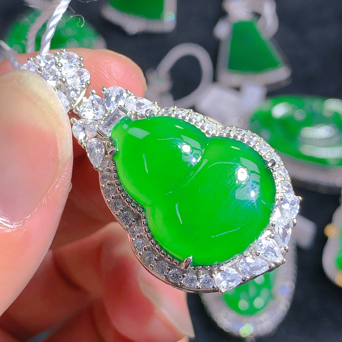 翡翠颈饰银S925镶嵌吊坠