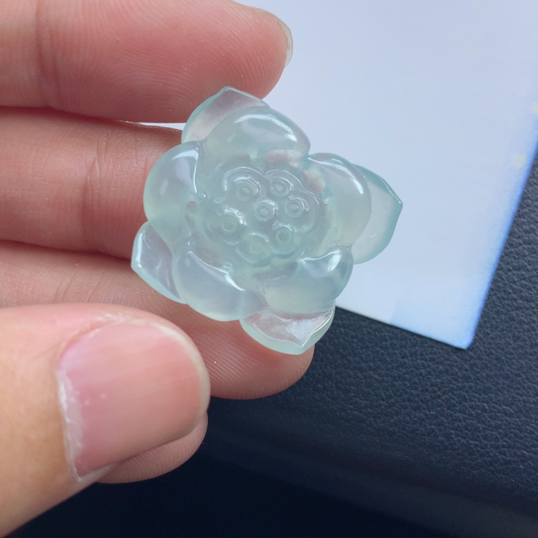 翡翠颈饰未镶嵌莲花