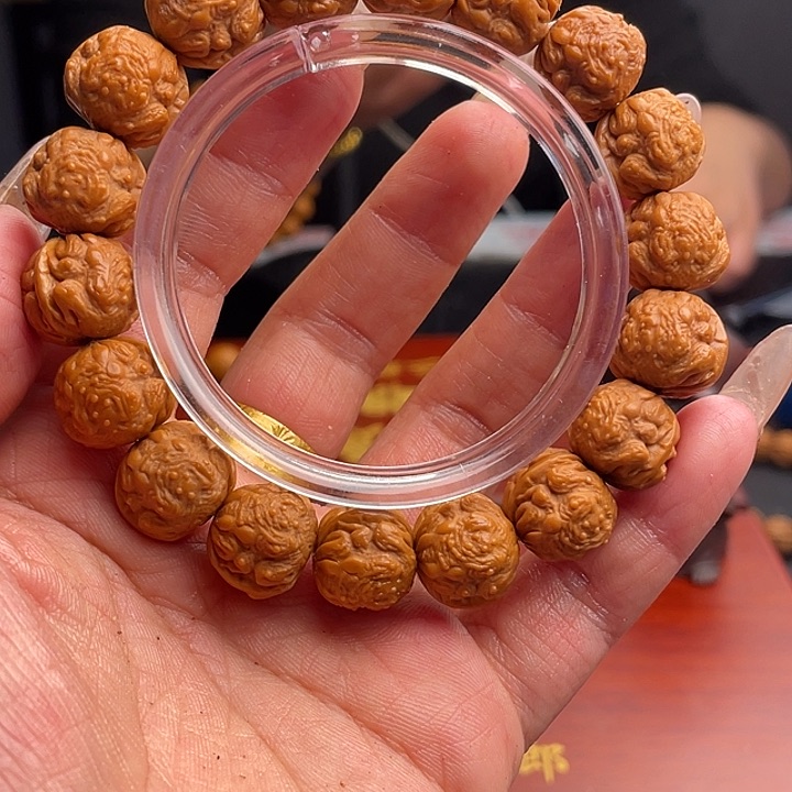 橄榄核吊坠猴头手串