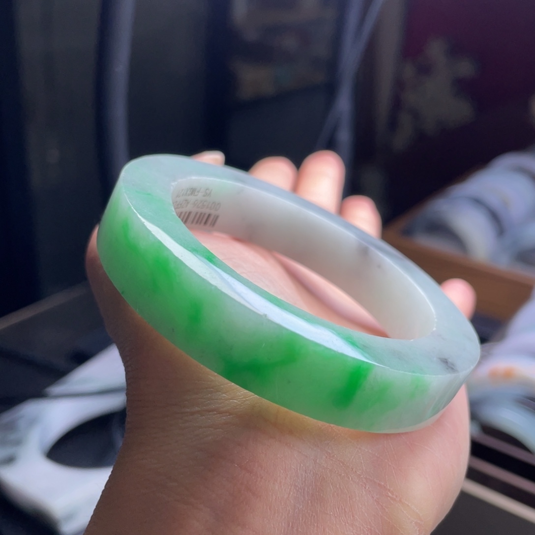 定制翡翠未镶嵌翡翠手镯