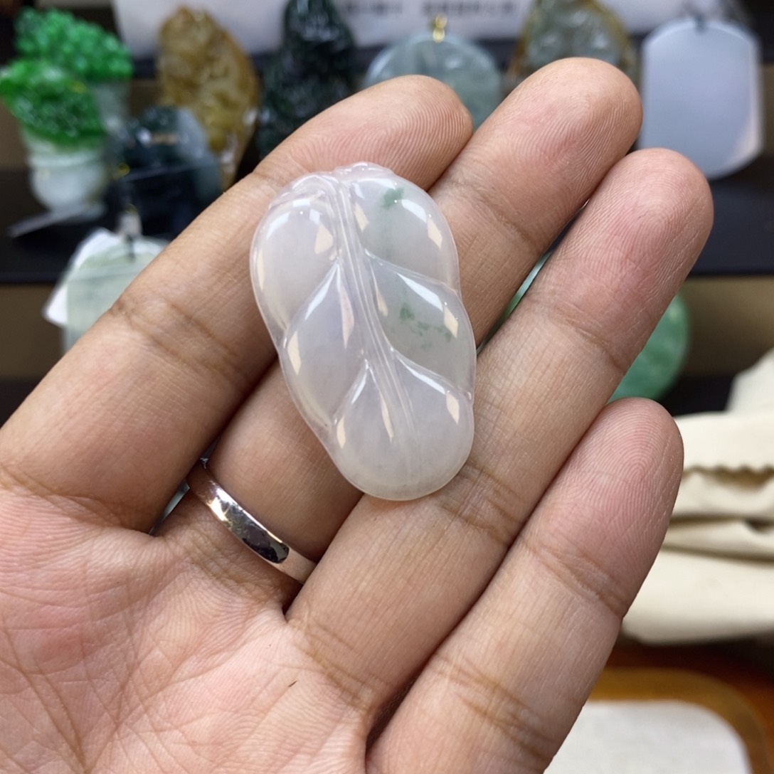 颈饰未镶嵌翡翠叶子