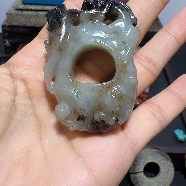 老***汤和田玉未镶嵌颈饰