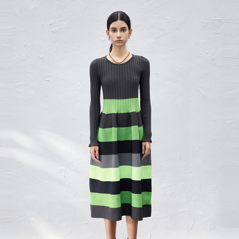 【粉丝专享】圣迪奥秋冬轻奢时尚气质条纹修身针织连衣裙S23483505