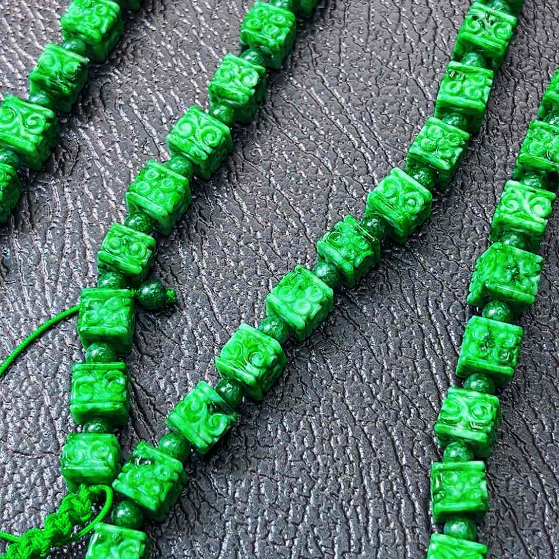 颈饰未镶嵌翡翠多样性