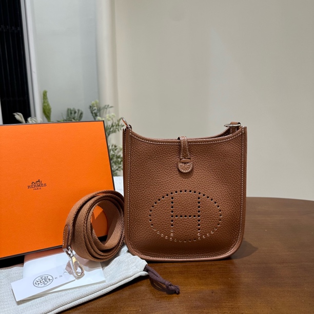 99新 Hermes/爱马仕 mini evelyne金棕斜挎包US58143