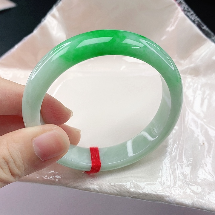 翡翠手镯未镶嵌翡翠512