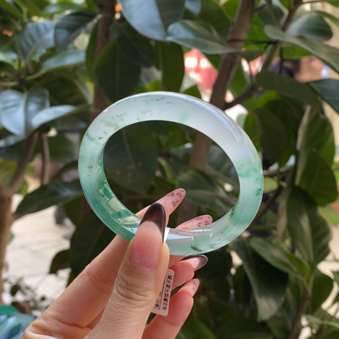 未镶嵌手镯石英岩玉
