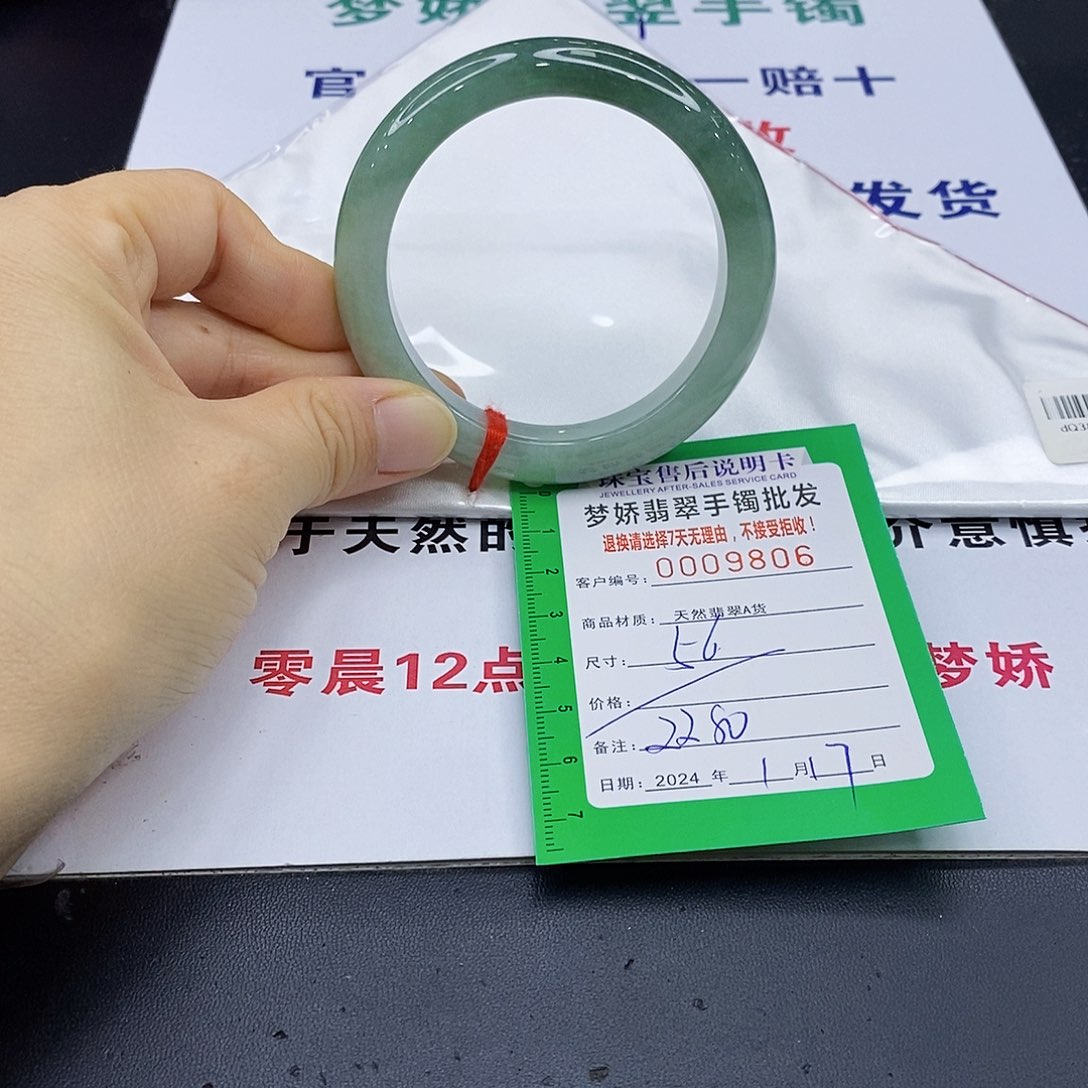 翡翠手镯未镶嵌翡翠手镯