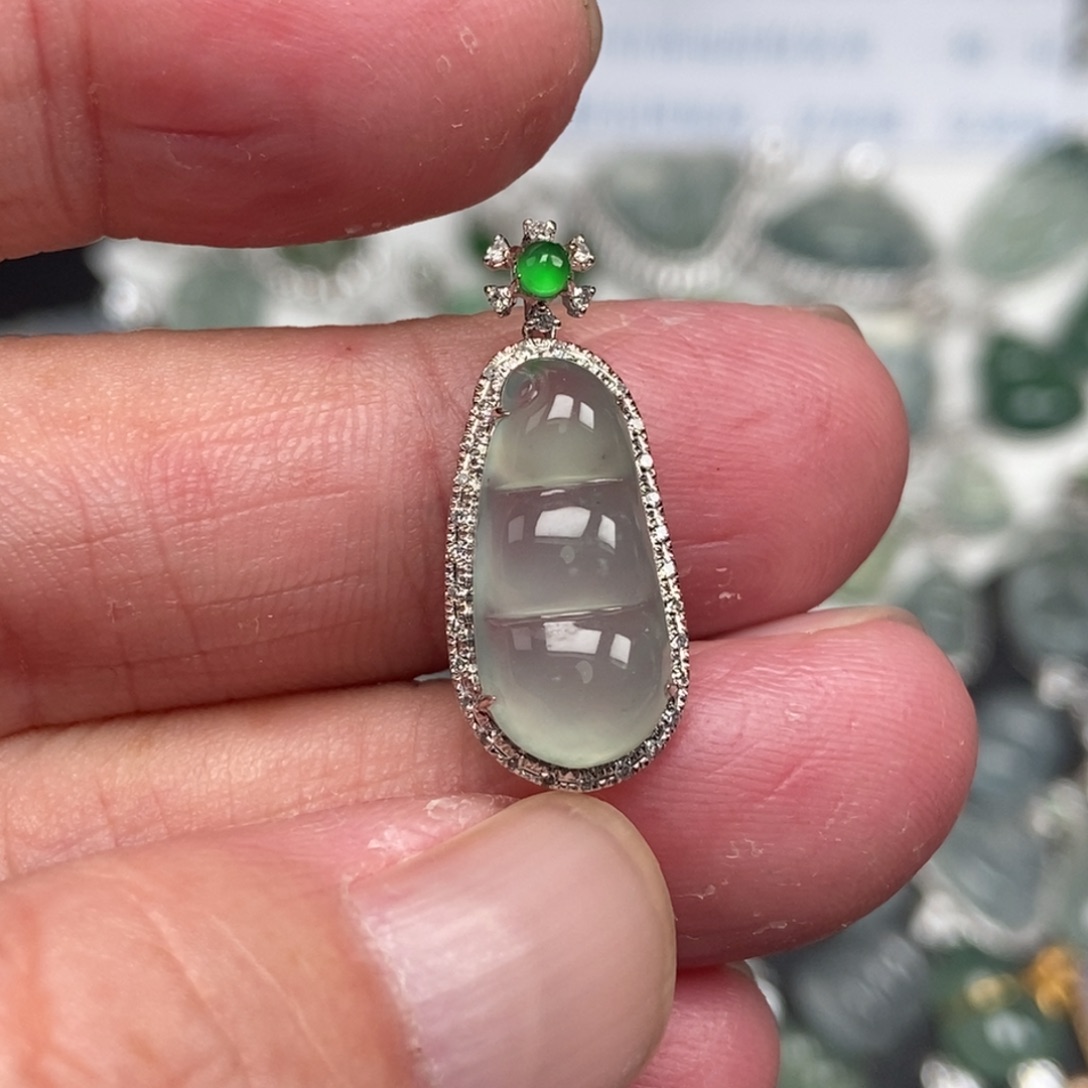 吊坠(不含链)18K金镶嵌翡翠豆子