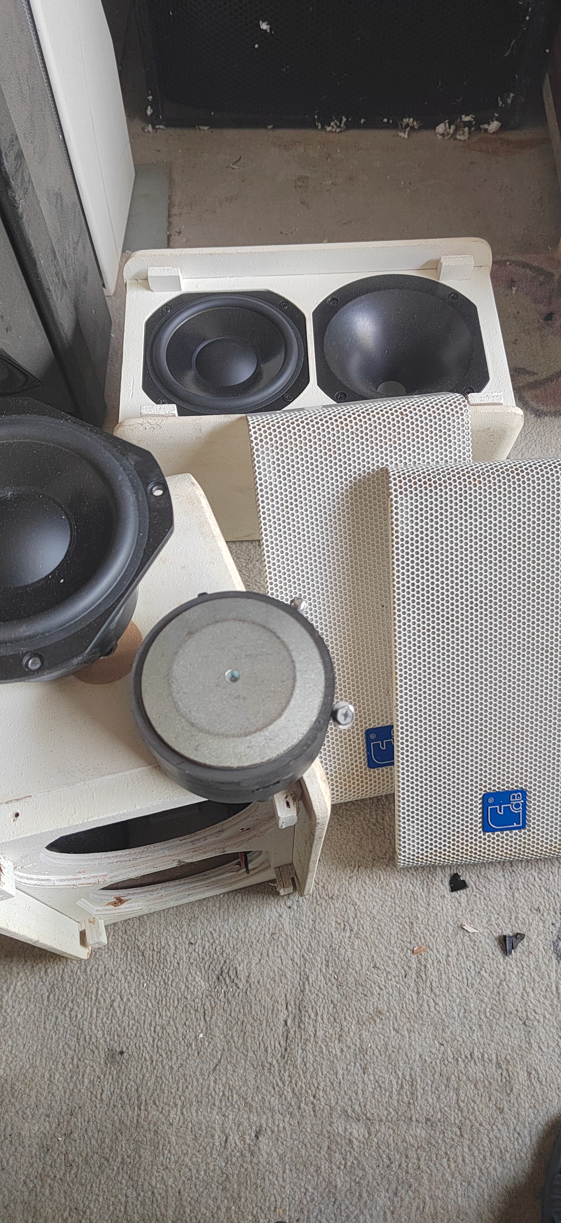 8新  小音箱一对，坏的，售出不退不换