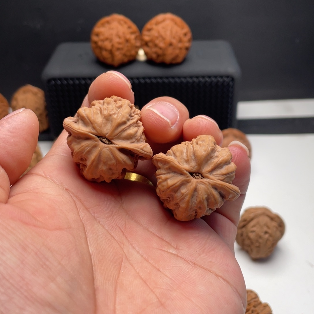 亦***辰吊坠文玩核桃佛肚 33+