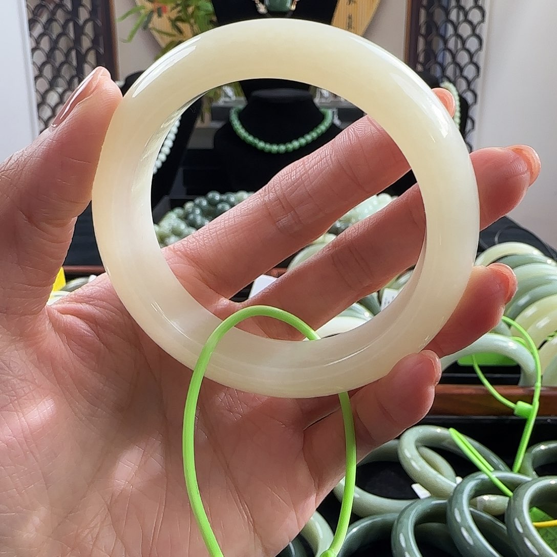 和田玉未镶嵌手镯54.4