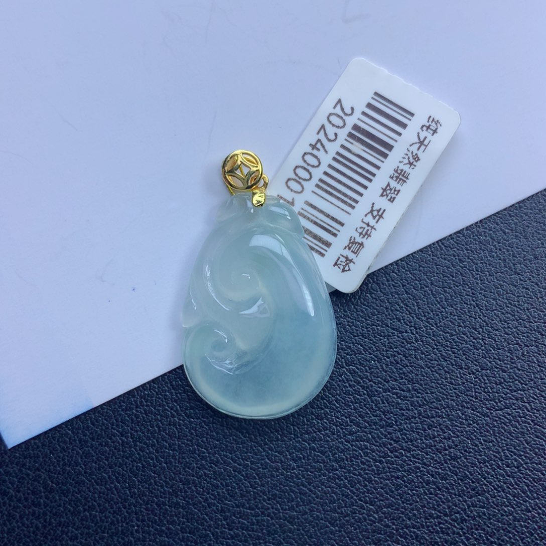 翡翠颈饰未镶嵌如意