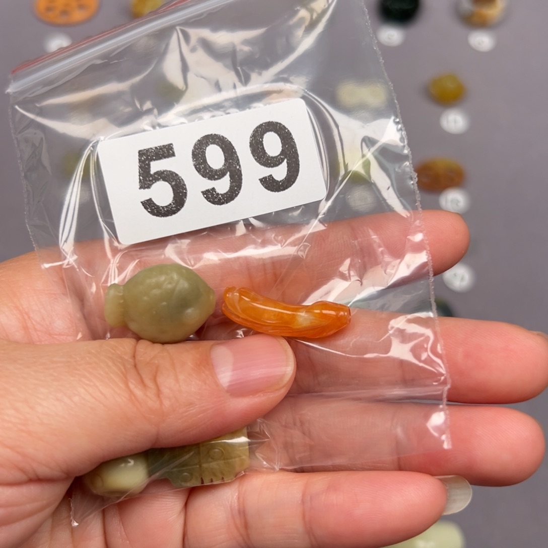未镶嵌蛇纹石玉颈饰谜微瑕不退不换