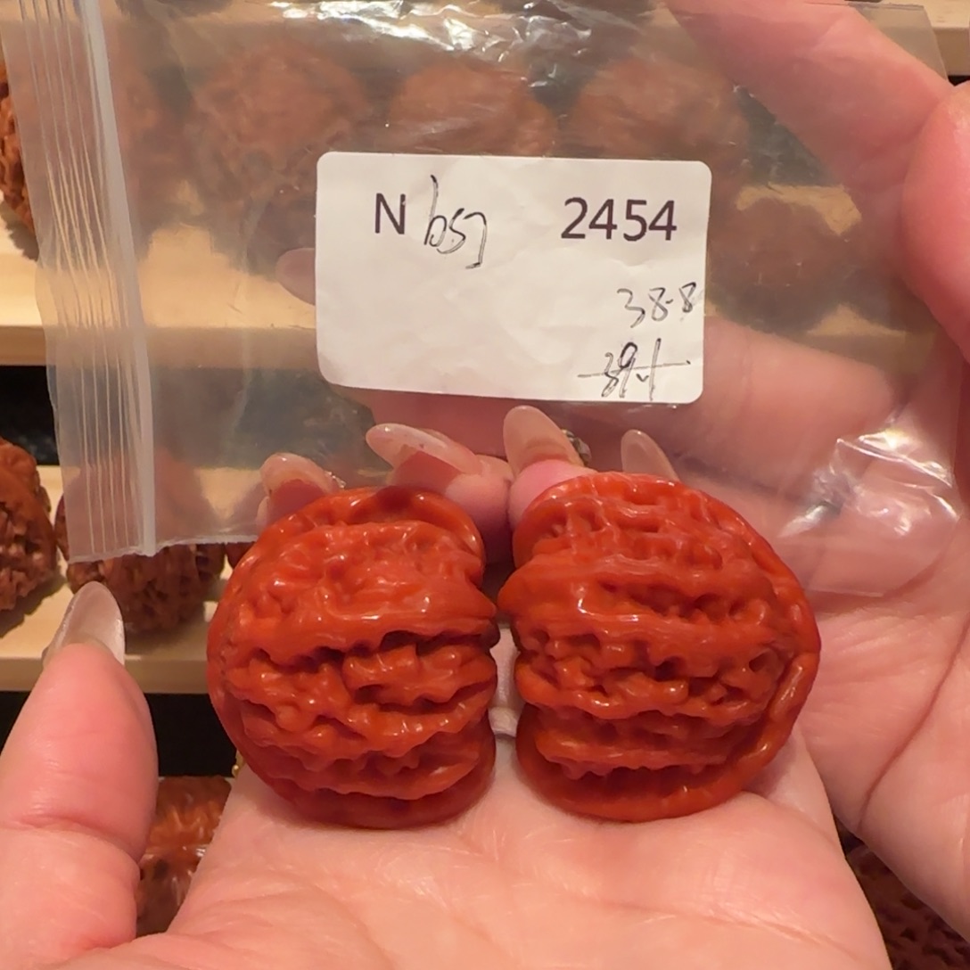 M***H文玩核桃吊坠玉化白狮子38精品