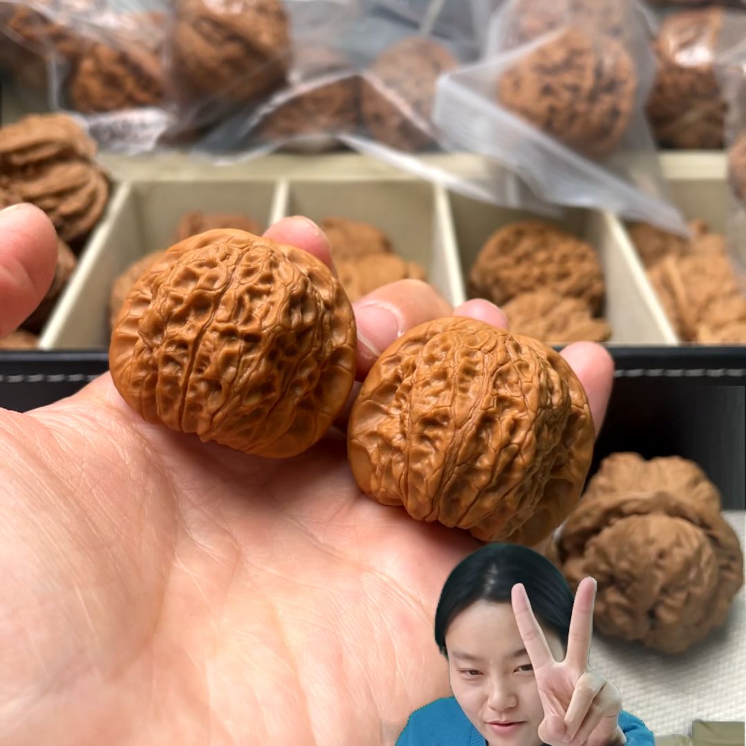 文玩核桃吊坠血麒麟