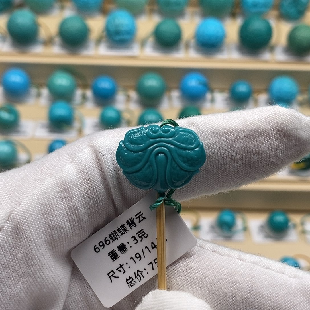 绿松石未镶嵌颈饰