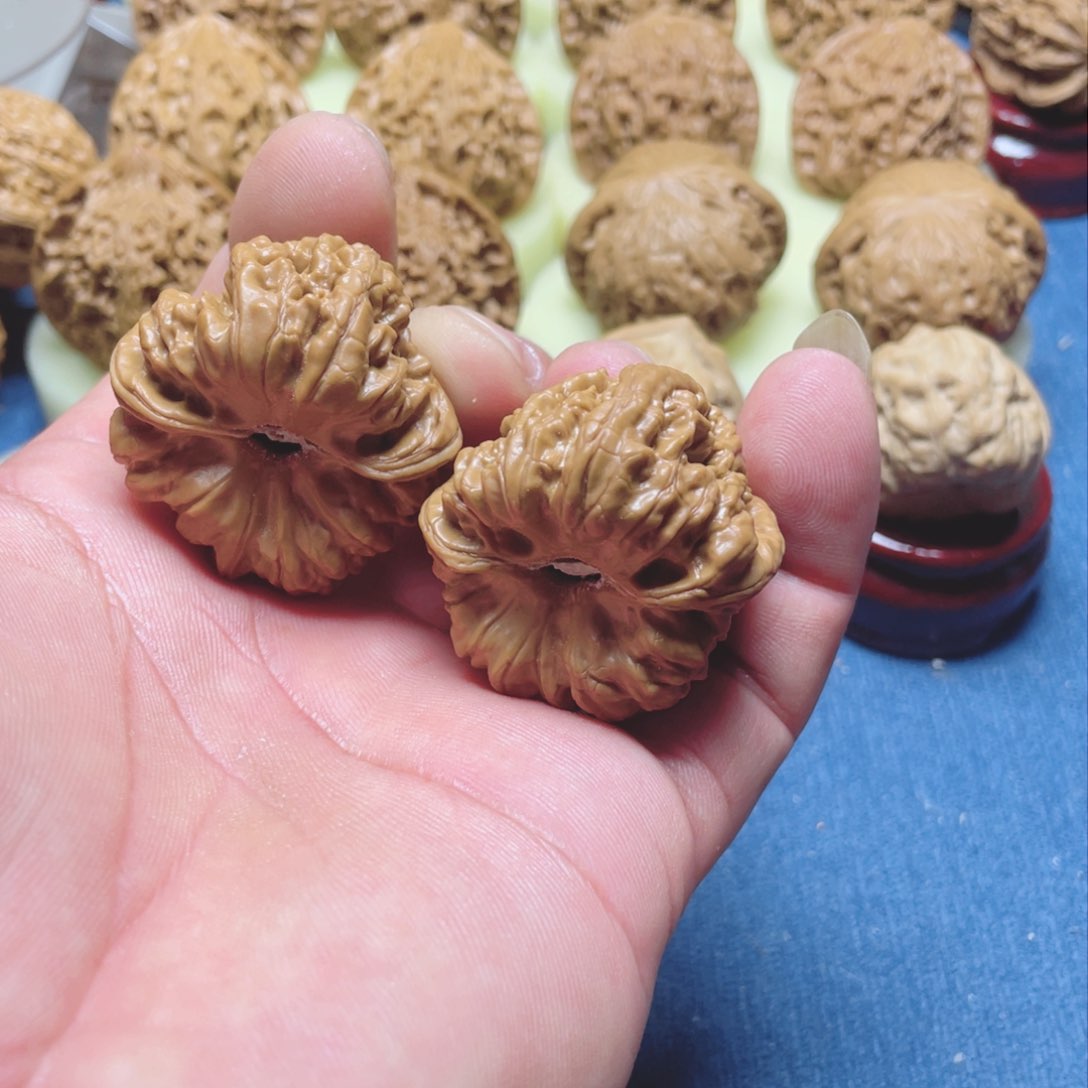 文玩核桃把件平谷凹底