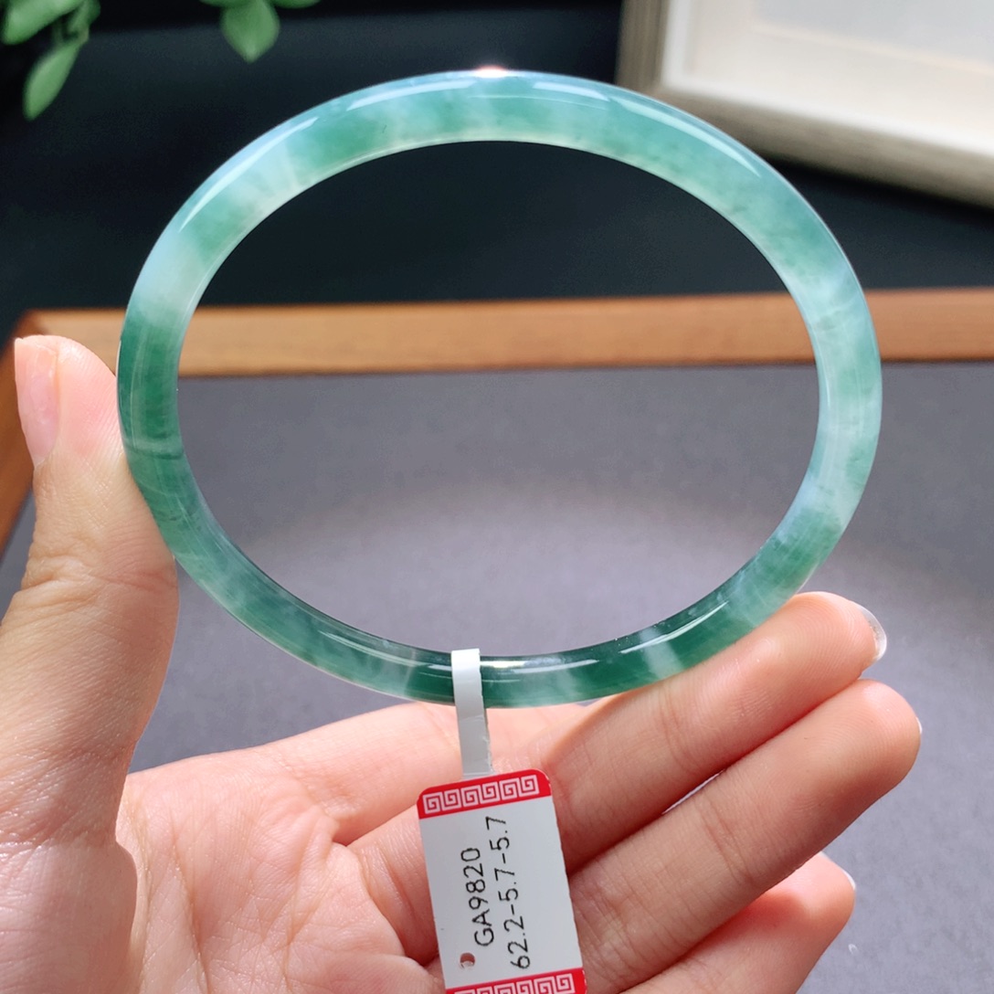 翡翠手镯未镶嵌天然翡翠手镯叮当镯