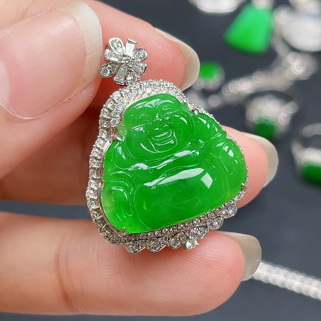 翡翠18K金镶嵌颈饰绿佛公