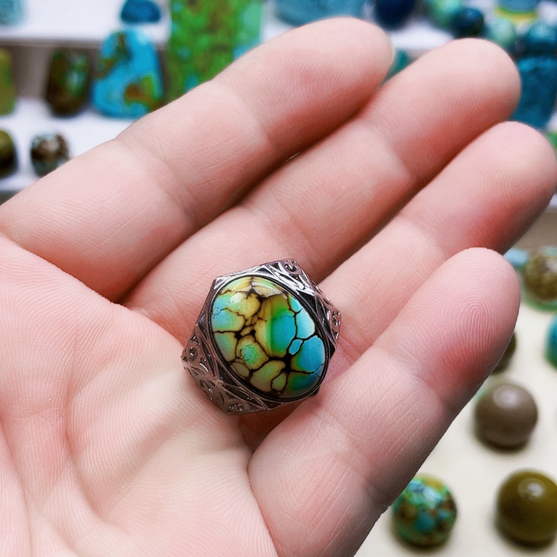 绿松石未镶嵌颈饰