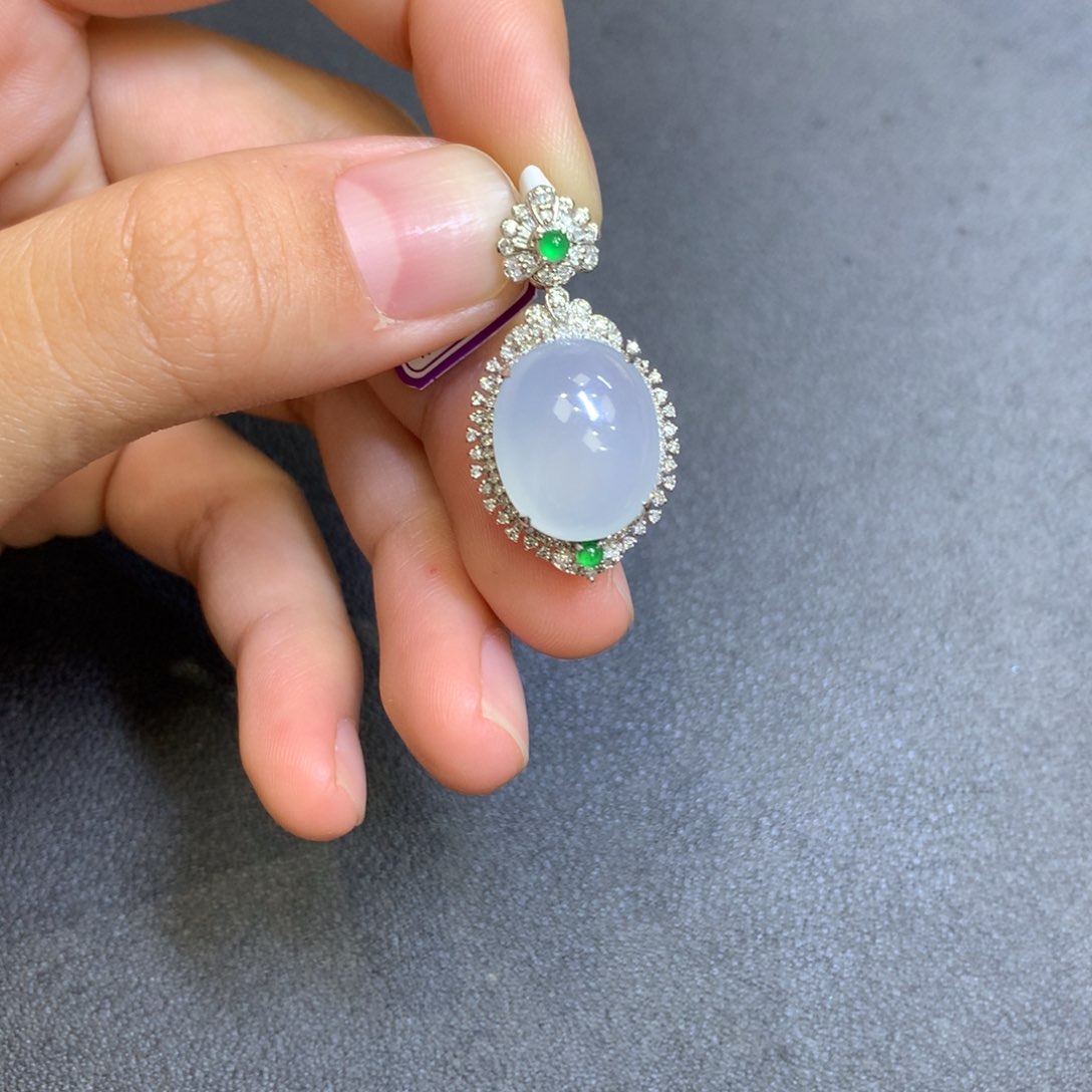 翡翠18K金镶嵌颈饰翡翠