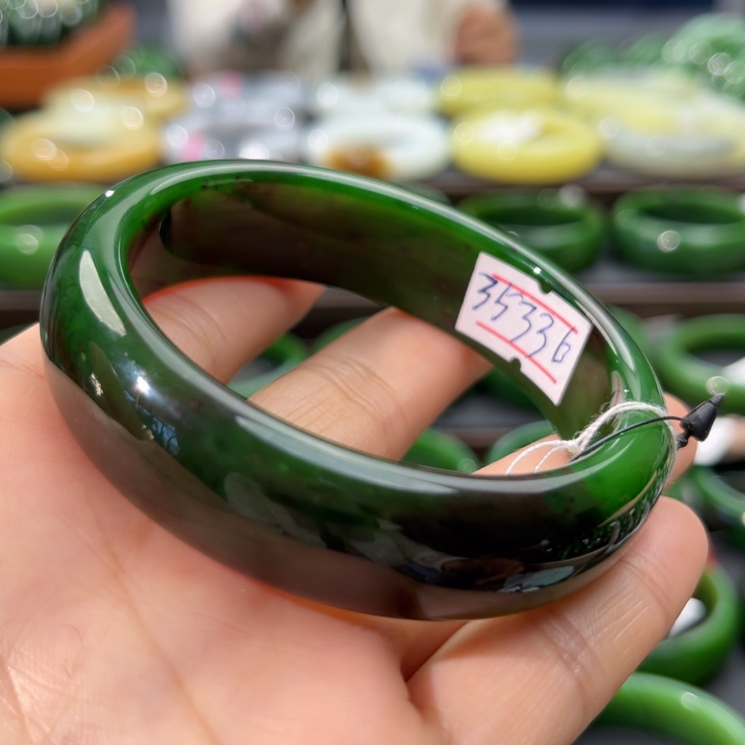 和田玉（碧玉）手镯未镶嵌