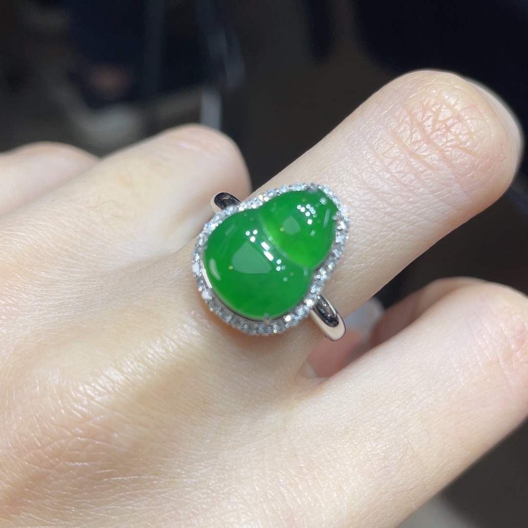 翡翠颈饰18K金镶嵌天然缅甸翡翠a货