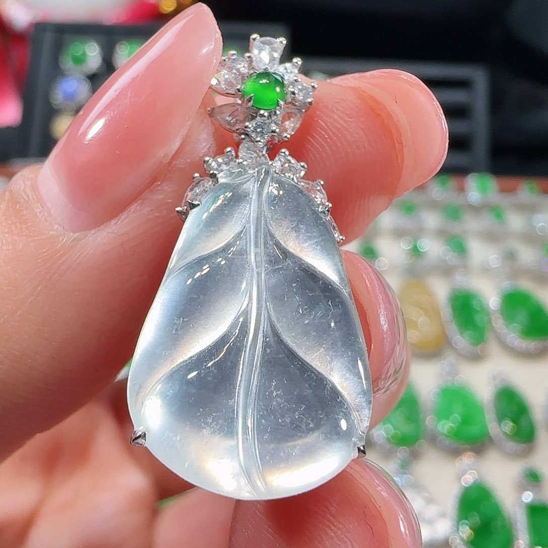 翡翠吊坠(不含链)18K金镶嵌